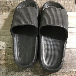 Cloud slides black unisex size 44-45
